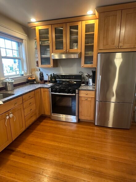 Building Photo - 65 Reservoir St