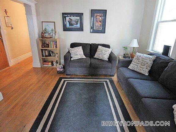 Building Photo - 1719 Commonwealth Ave