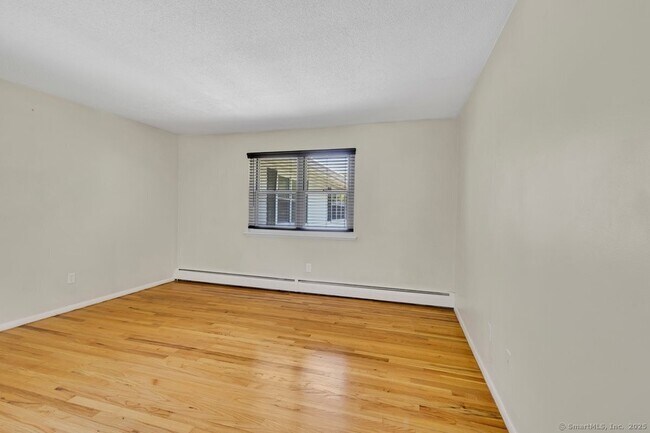 Building Photo - 476 Oak Ave