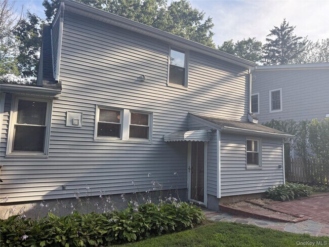 Building Photo - 24 8th Ave