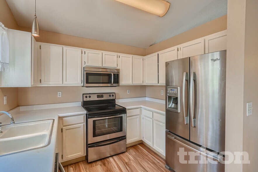 Building Photo - 4650 Dooley Way