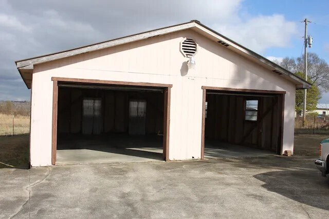 Building Photo - Powell Home and Garage