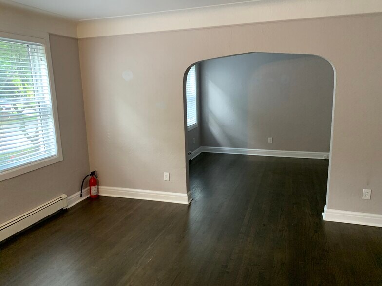 Sitting room and dining nook - 166 W Lincoln St