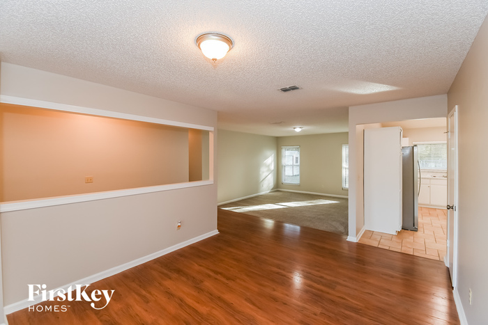 Building Photo - 9586 Villiers Dr N