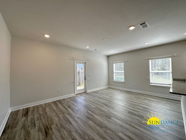 Building Photo - Spacious 3-Bedroom Home in Fort Walton Beach!