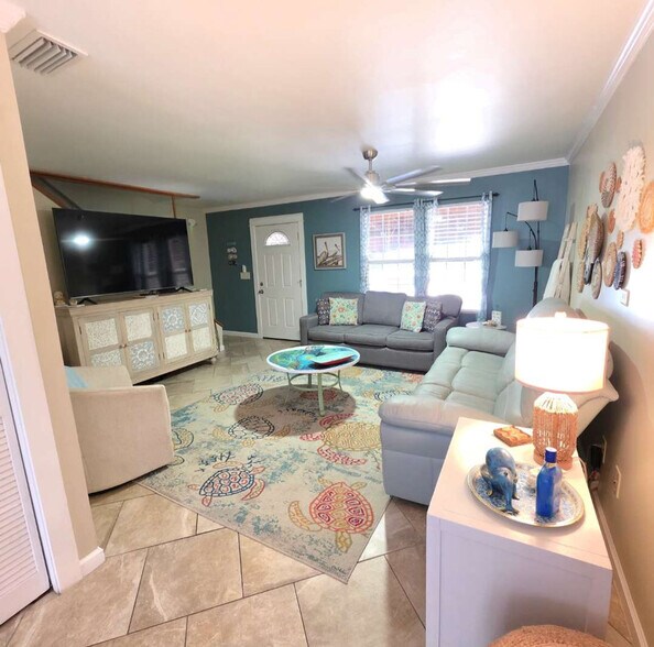 Building Photo - 7405A Beach Dr