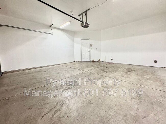 Building Photo - 1553 Vivante Way