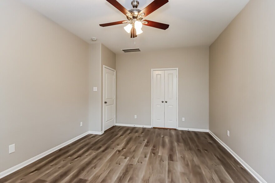 Building Photo - 17115 Amarose Dr