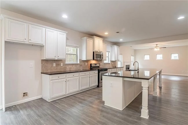 Building Photo - 3443 Woodshade Dr