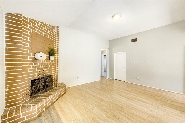 Building Photo - 5207 Beaverhill Dr