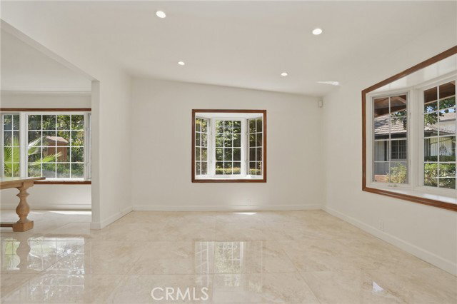 Building Photo - 16682 Oakhurst Cir