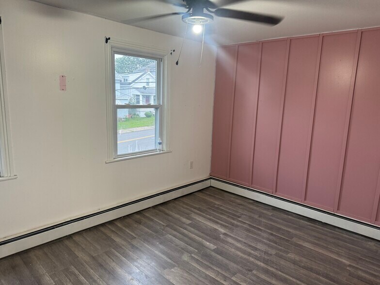 Building Photo - 1048 Birkbeck St