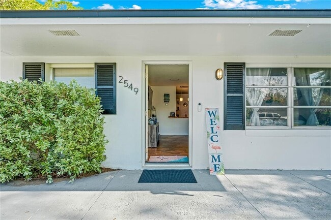 Primary Photo - 2549 Clarendon Ave