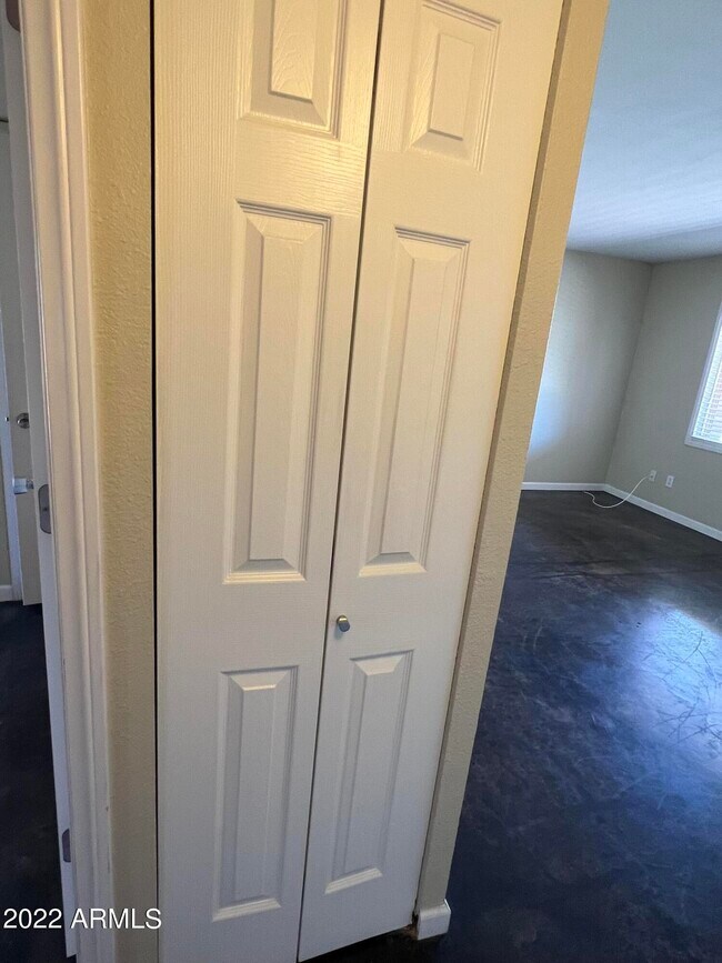 Building Photo - 1718 E Campbell Ave