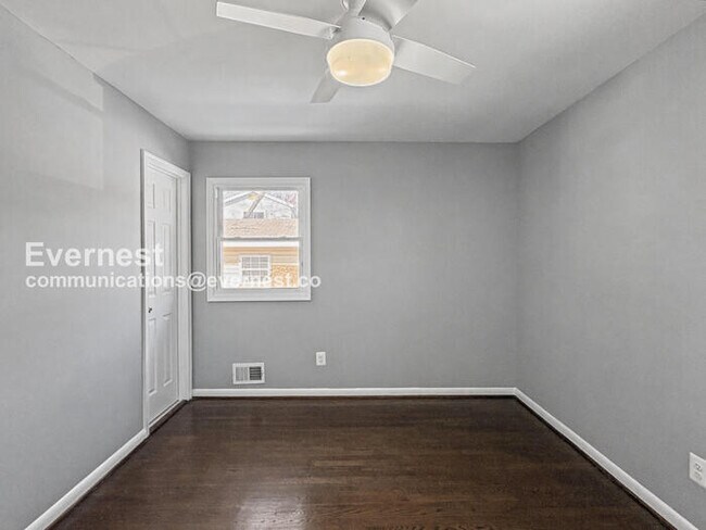 Building Photo - 8010 Carmel Dr