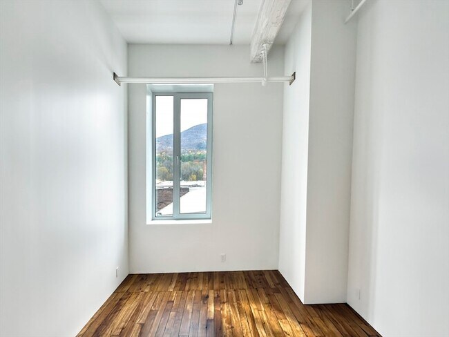 Building Photo - 520 State Rd