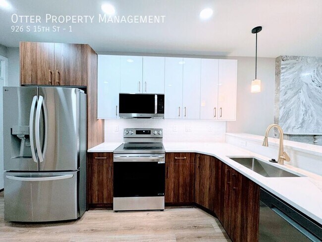 Building Photo - 926 S 15th St