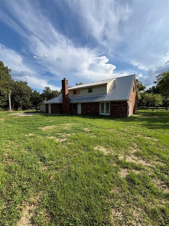 Building Photo - 8049 Forest Hills Dr