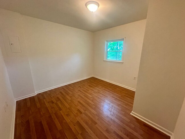 Building Photo - 422 Longwood Ave