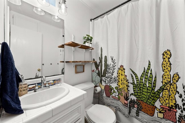 Building Photo - 28 W Inwood Forest Dr