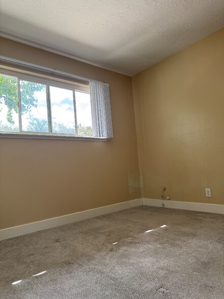 Building Photo - 832 Pomeroy Ave