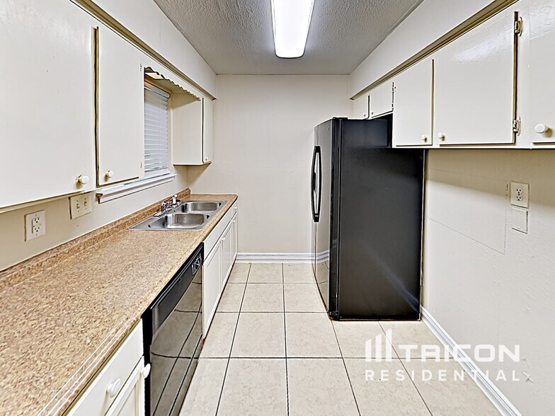 Building Photo - 11054 Spottswood Dr