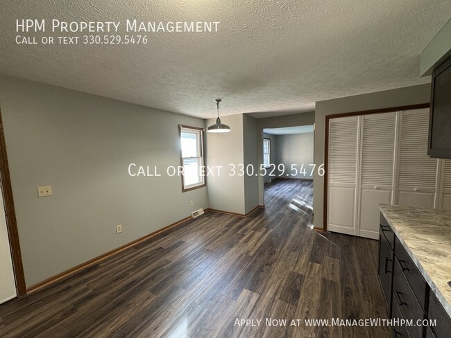 Building Photo - Updated Duplex For Rent Located in Plain T...