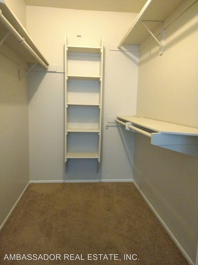 Building Photo - 247 Alestar St