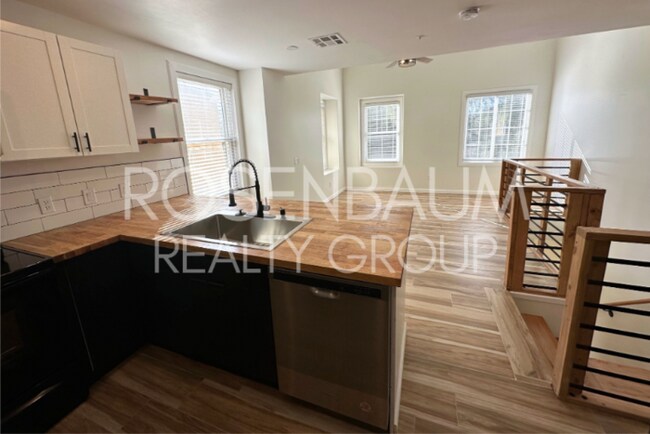Building Photo - Stylish 3-story townhome in The Gardens Co...