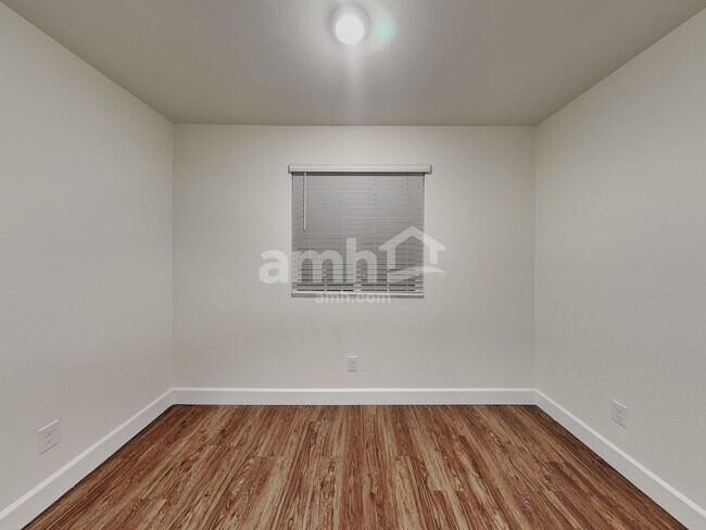 Building Photo - 6139 Schmidt St