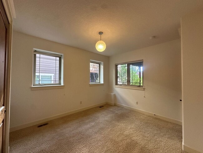 Building Photo - 1299 NW Ogden Ave
