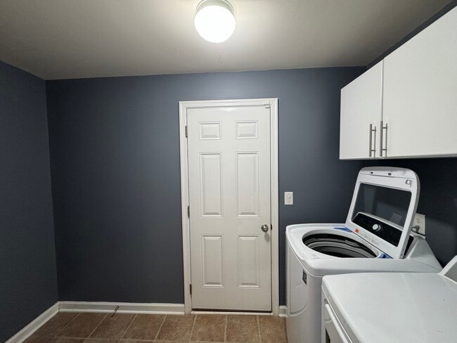Building Photo - 624 Leonard Ln