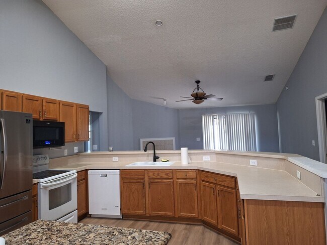 Building Photo - Single Family home in St. Johns