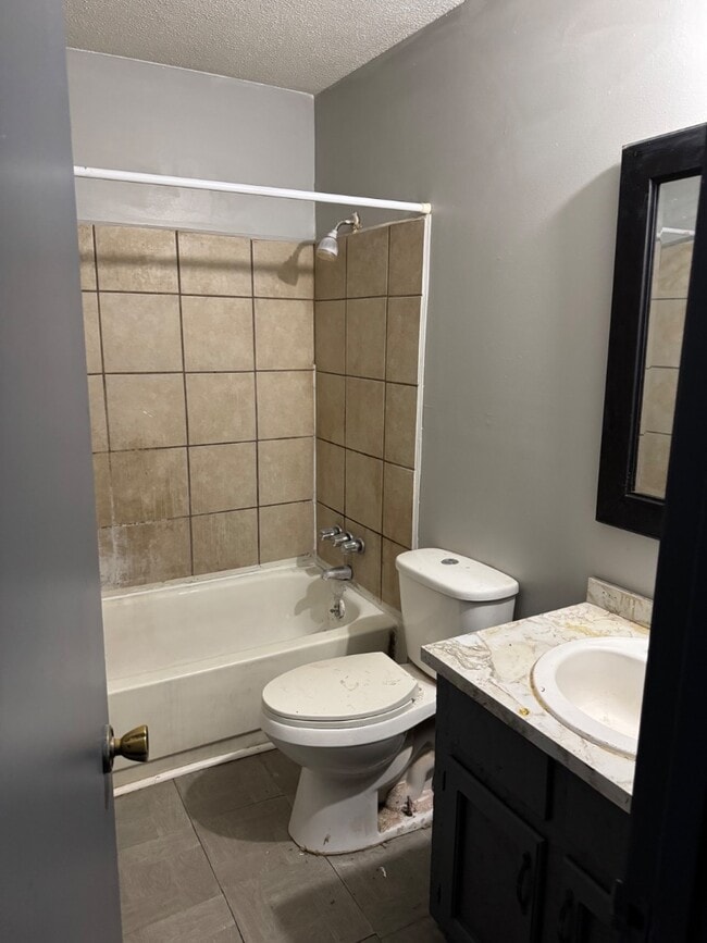 Building Photo - 2613 12th Ave N