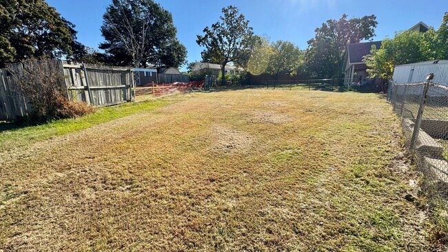 Building Photo - Comfortable & Convenient Living on Nightin...