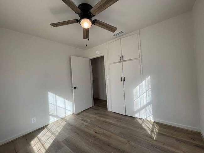 Building Photo - Lamesa Luxe Retreat – Modern Comfort Meets Small-Town Charm