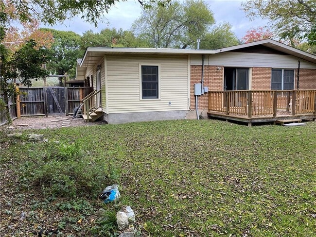 Building Photo - 1307 Ridgemont Dr