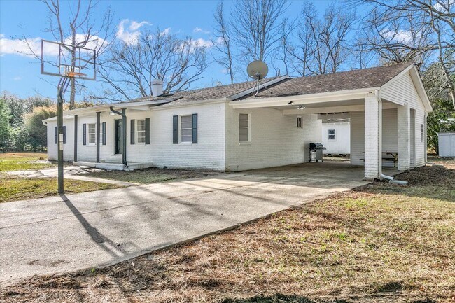 Building Photo - 185 Weiss Bluff Rd