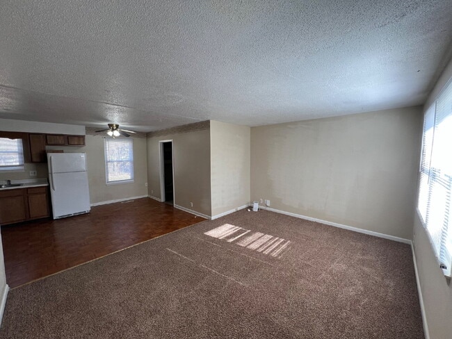 Building Photo - 621 Dover Rd