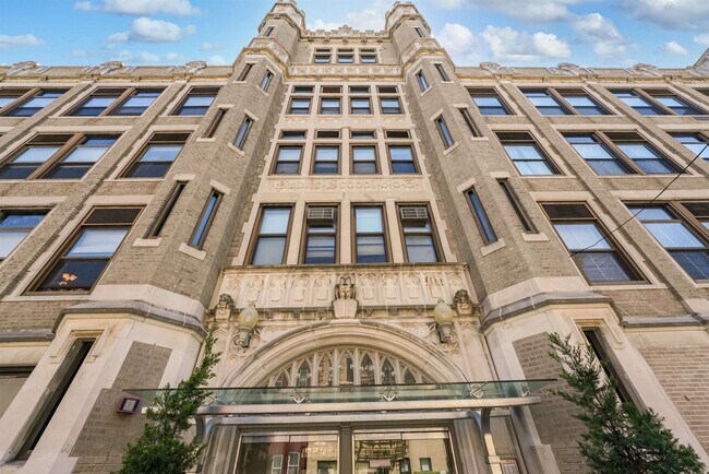 Building Photo - 501 Adams St