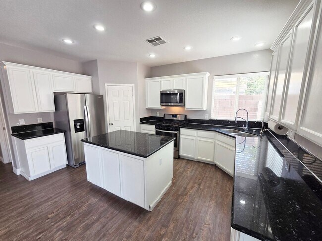 Building Photo - Spacious 3 Bed + Loft & Den with Soaring Ceilings