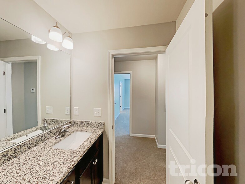 Building Photo - 7553 Poplar Meadow Ln