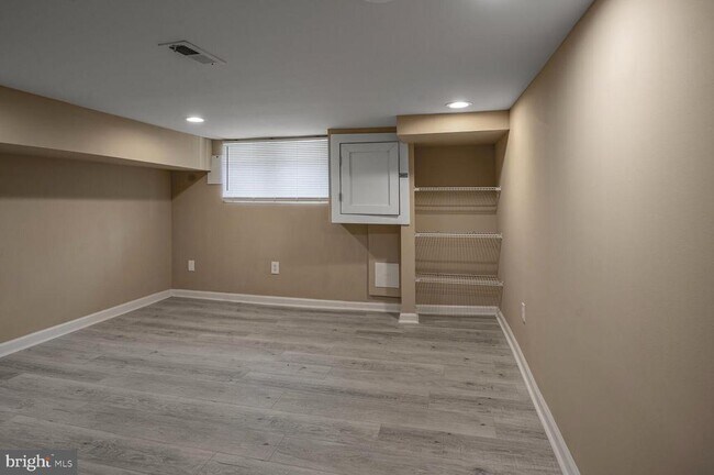 Building Photo - 1684 Darley Ave