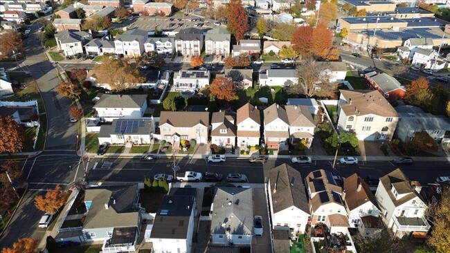 Building Photo - 252 Grace Ave