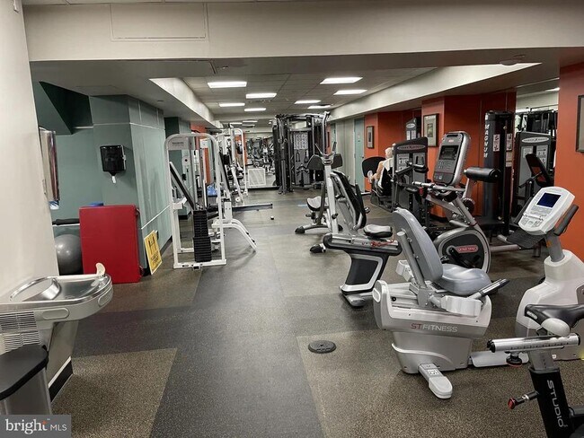 Building Photo - 210 Locust St