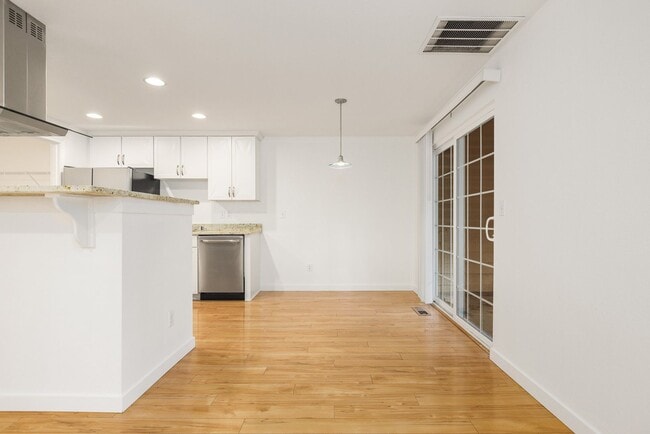 Building Photo - PM-UT-GOL*813-MF