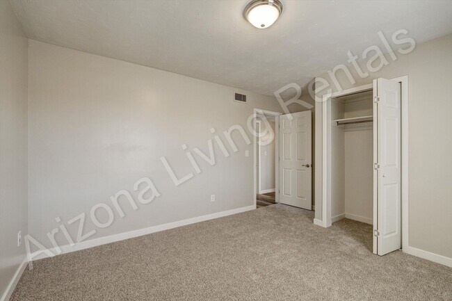 Building Photo - RENOVATED CUL-DE-SAC HOME