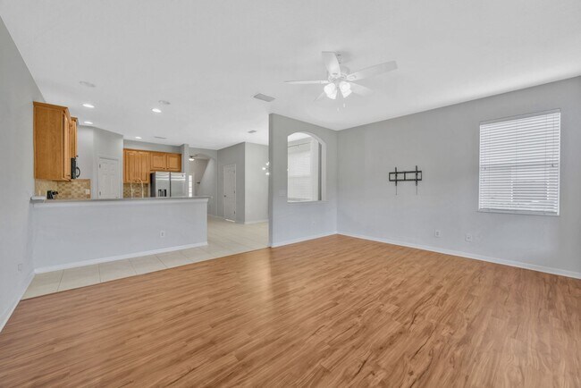 Building Photo - 10414 Tulip Field Way