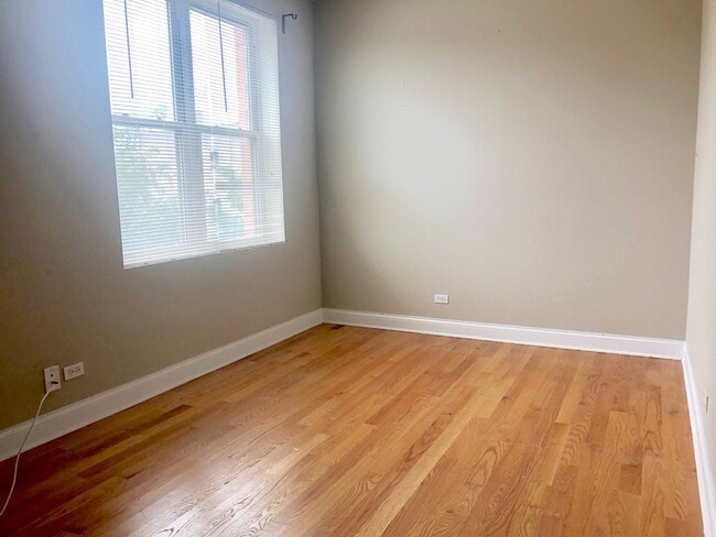 Building Photo - 4300 N Kedzie Ave