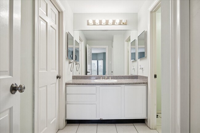 Building Photo - 661 Bering Dr